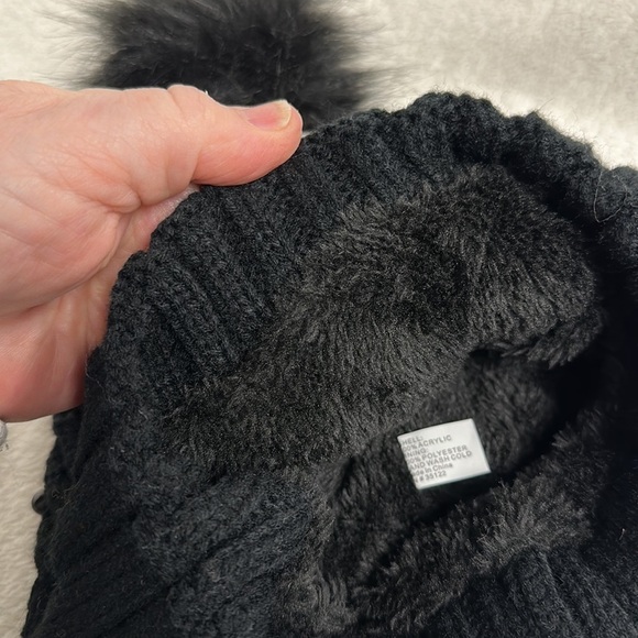 NWT TRU FIT - Heavy knit Pom hat, fleece lining, black , 'Pearl Design' one size - Picture 6 of 6